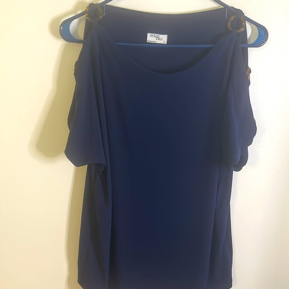 Aster Blu short  sleeve blue top size L faux acrylic tortoise rings summer